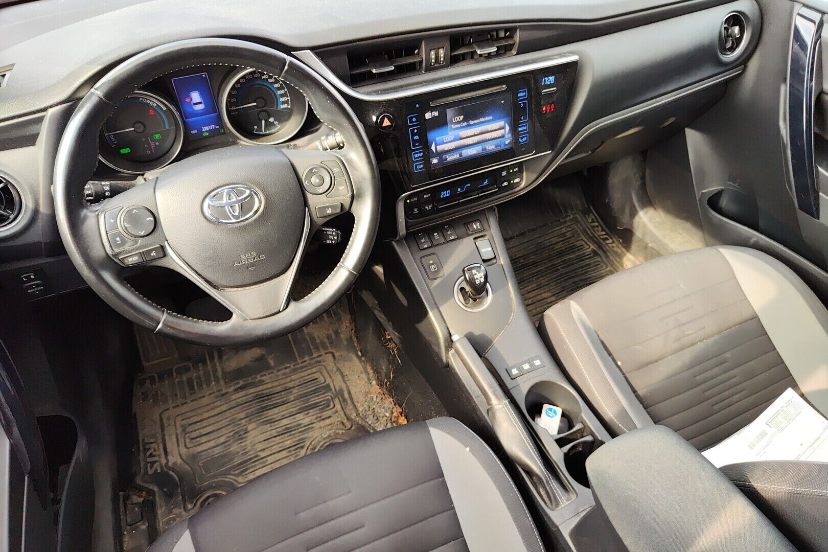 Toyota Auris iso kuva 2