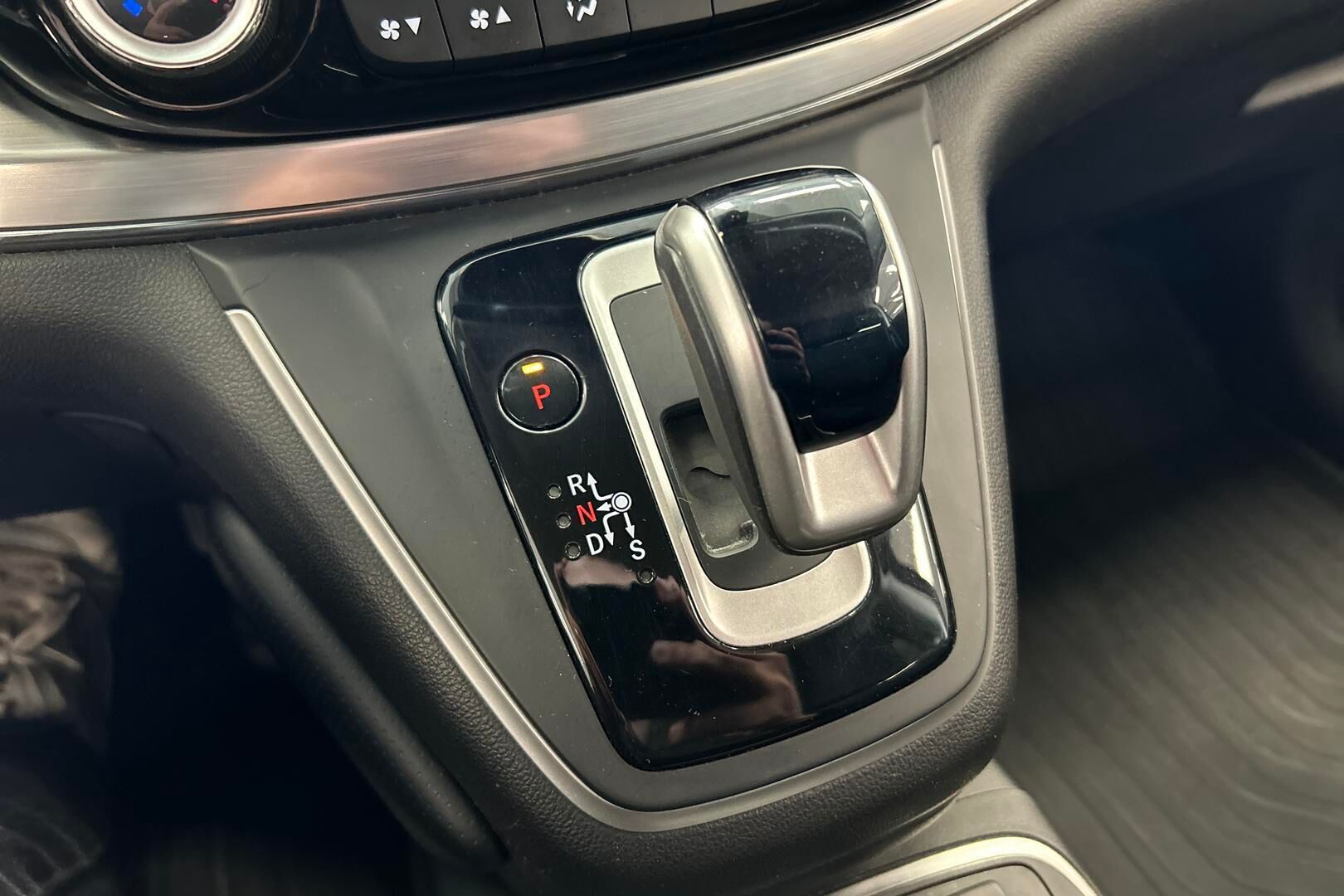 Honda CR-V iso kuva 32