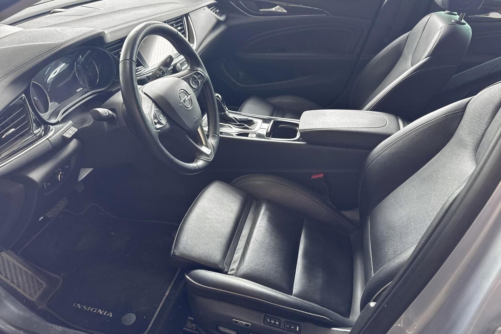 Opel Insignia iso kuva 2