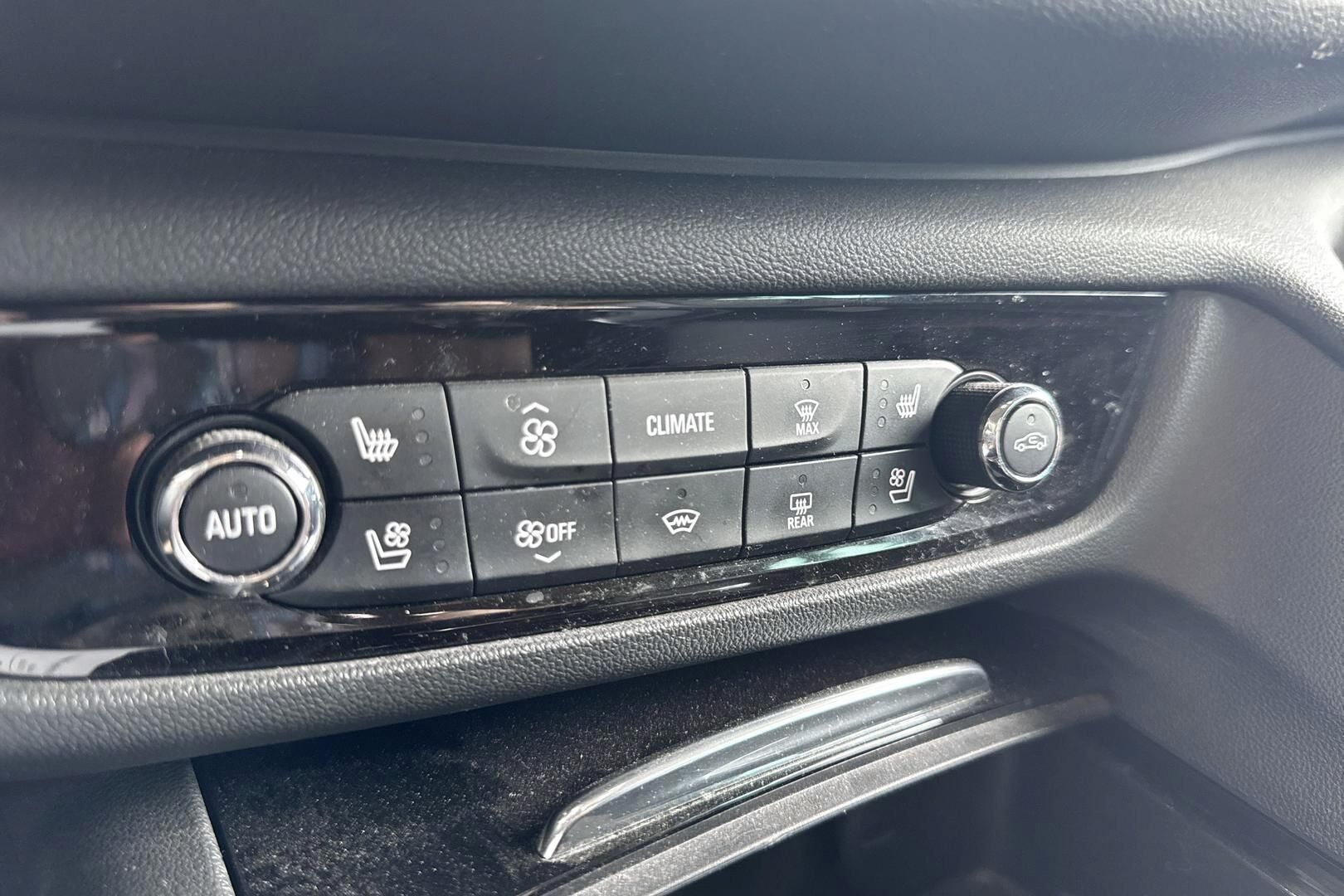 Opel Insignia iso kuva 4
