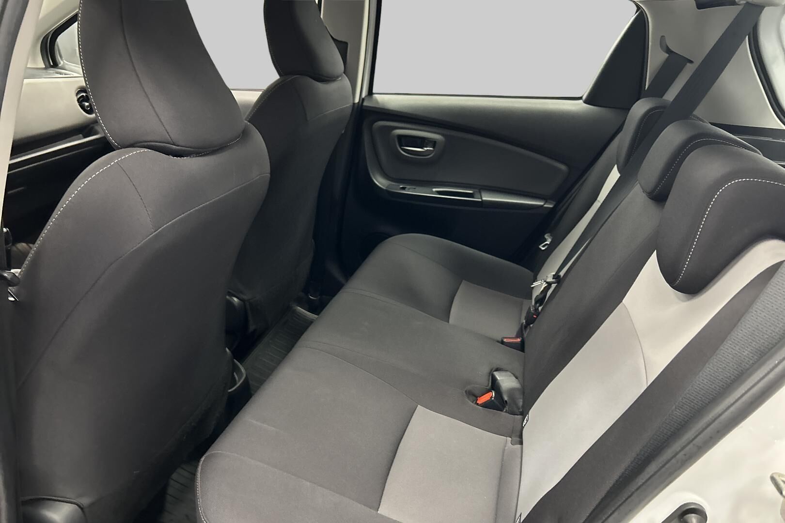 Toyota Yaris iso kuva 11