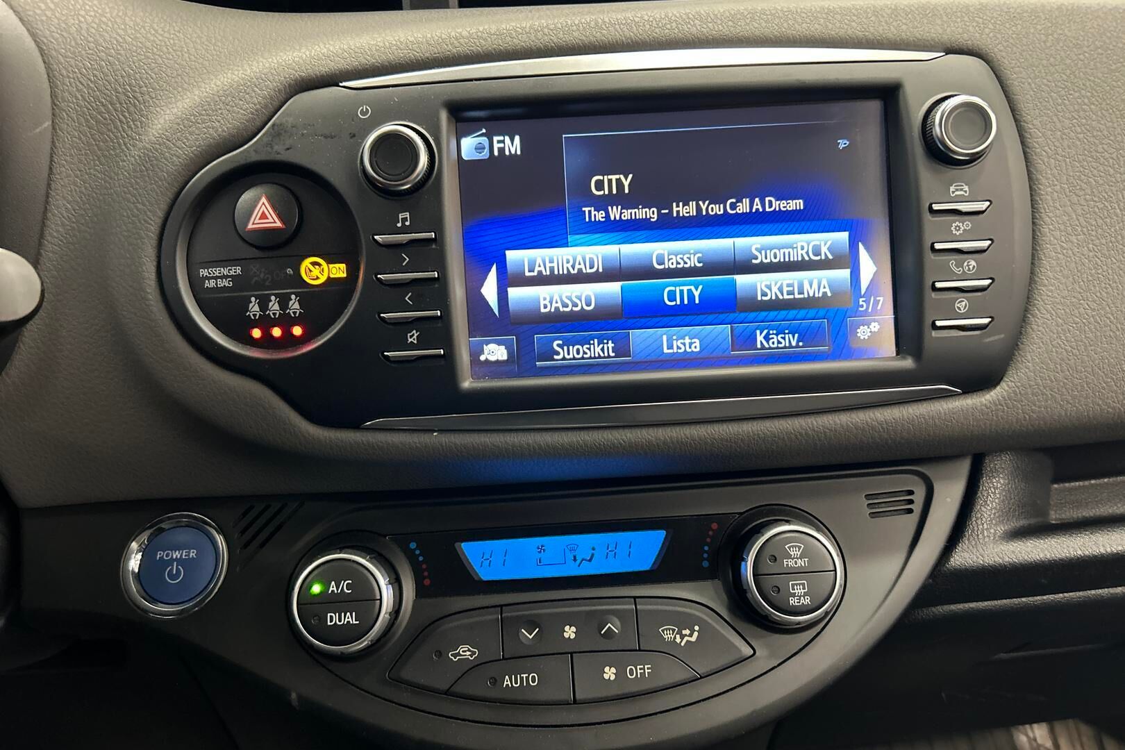 Toyota Yaris iso kuva 15