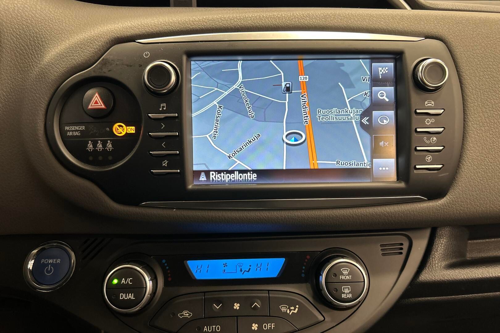 Toyota Yaris iso kuva 19