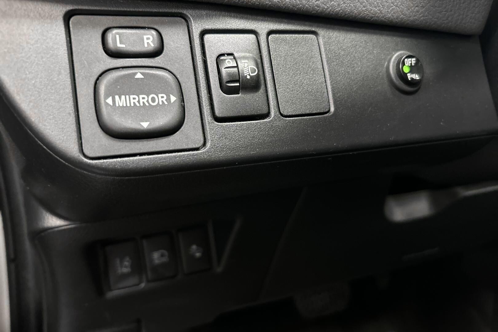 Toyota Yaris iso kuva 25