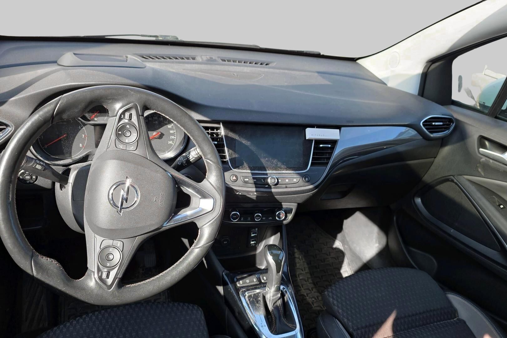 Opel Crossland X iso kuva 3
