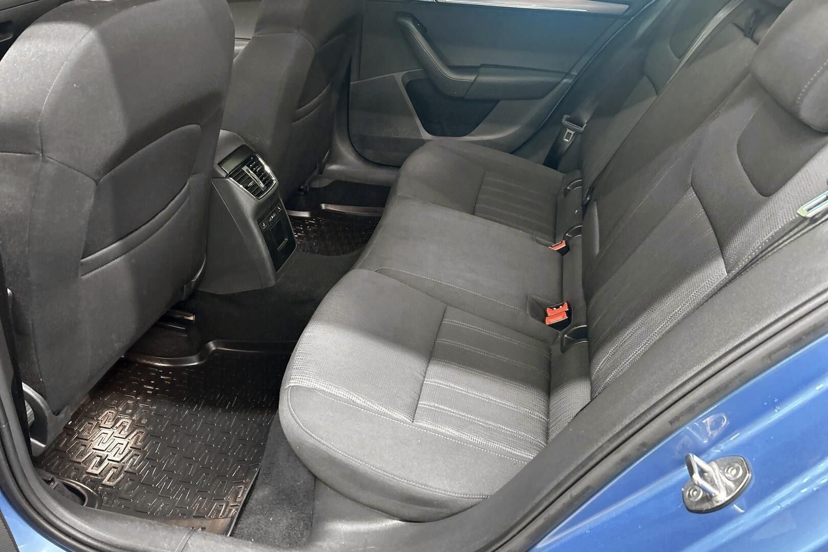 Skoda Octavia iso kuva 10