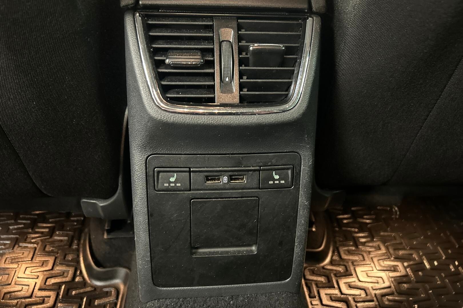 Skoda Octavia iso kuva 23