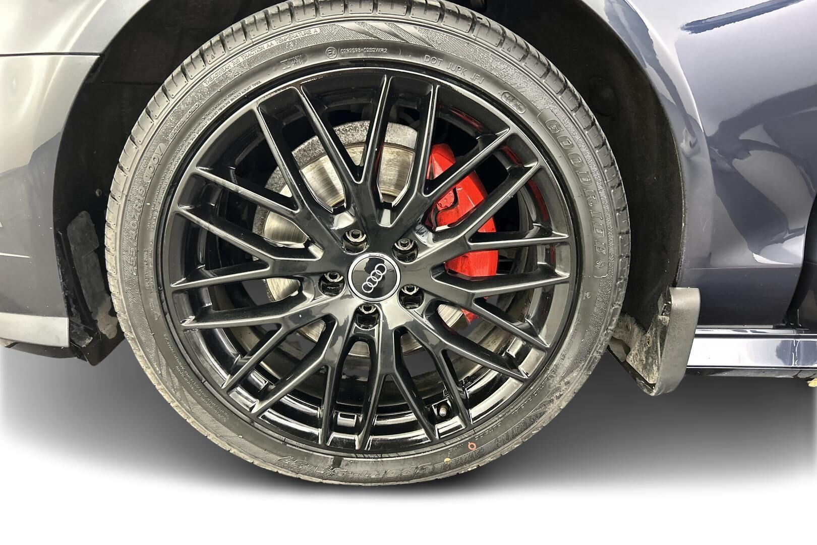 Audi A6 iso kuva 13