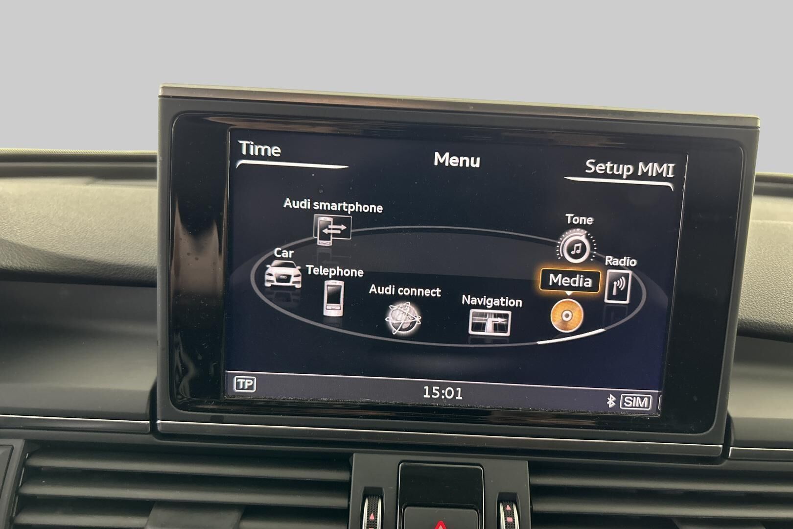 Audi A6 iso kuva 18