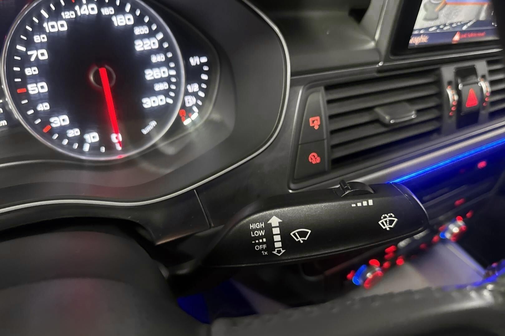 Audi A6 iso kuva 32