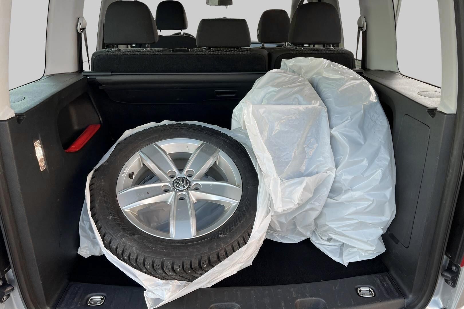 Volkswagen Caddy iso kuva 12