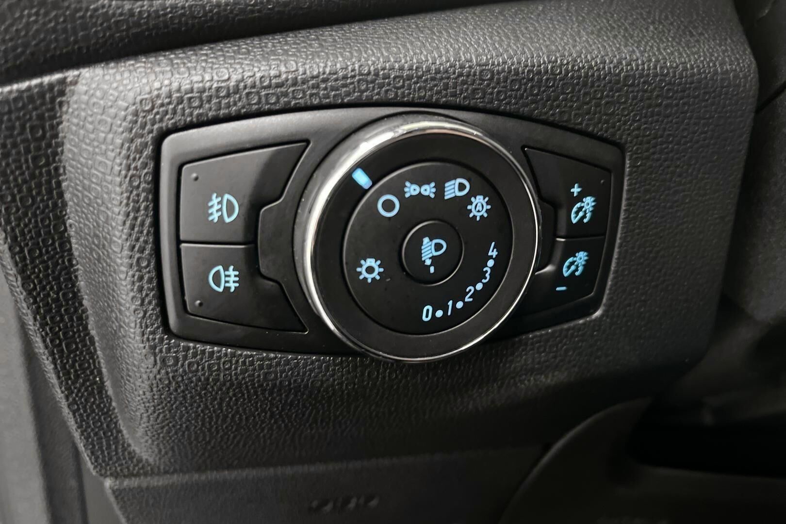 Ford Ecosport iso kuva 19