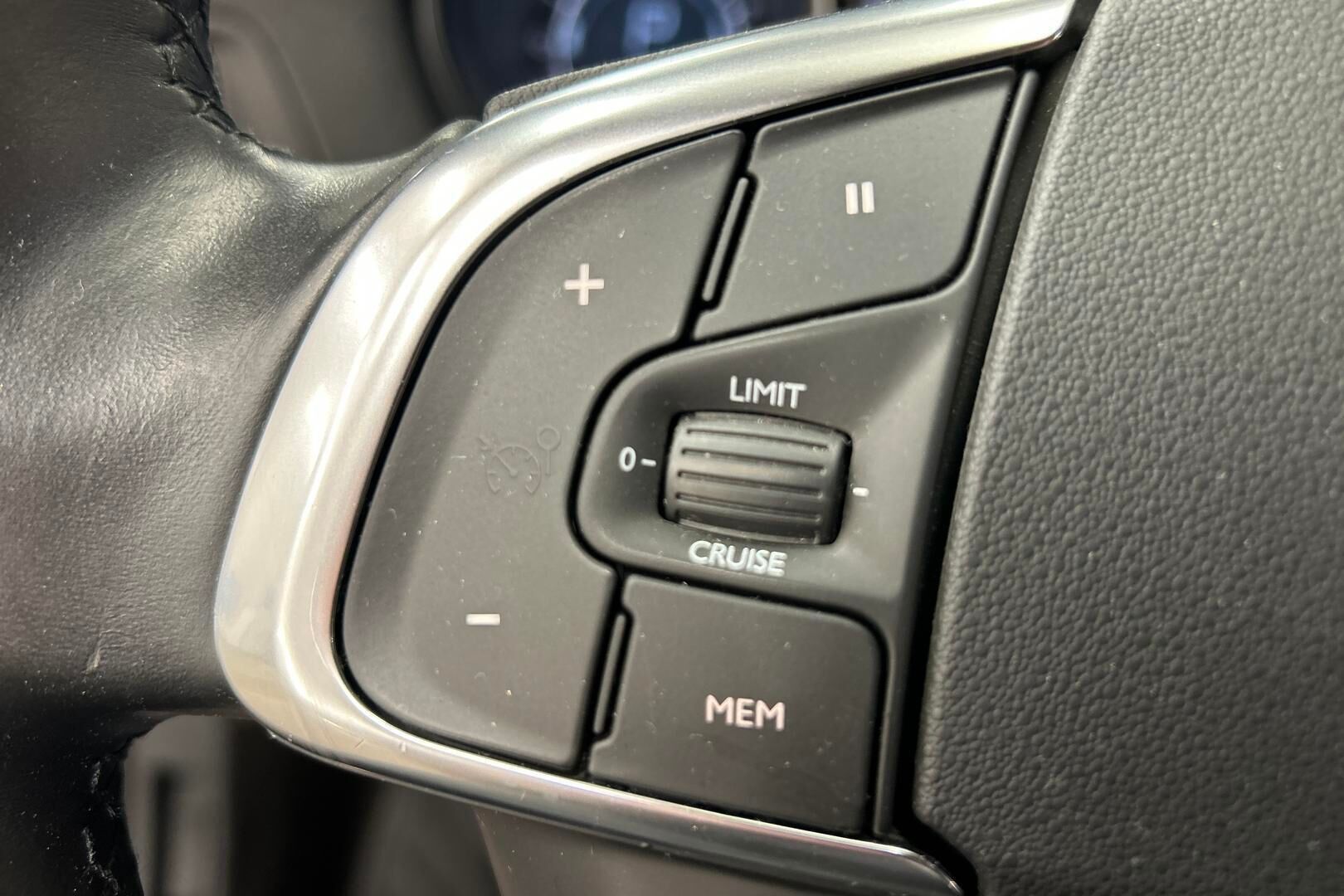 Citroen C4 iso kuva 16