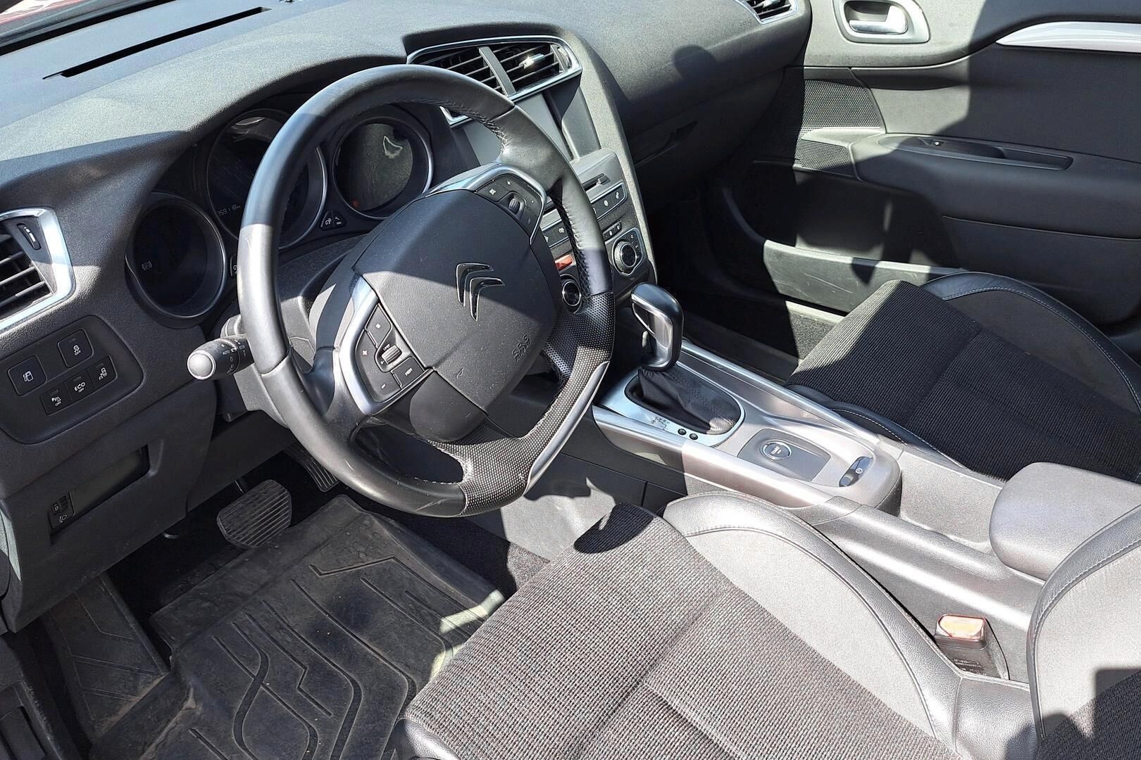 Citroen C4 iso kuva 2