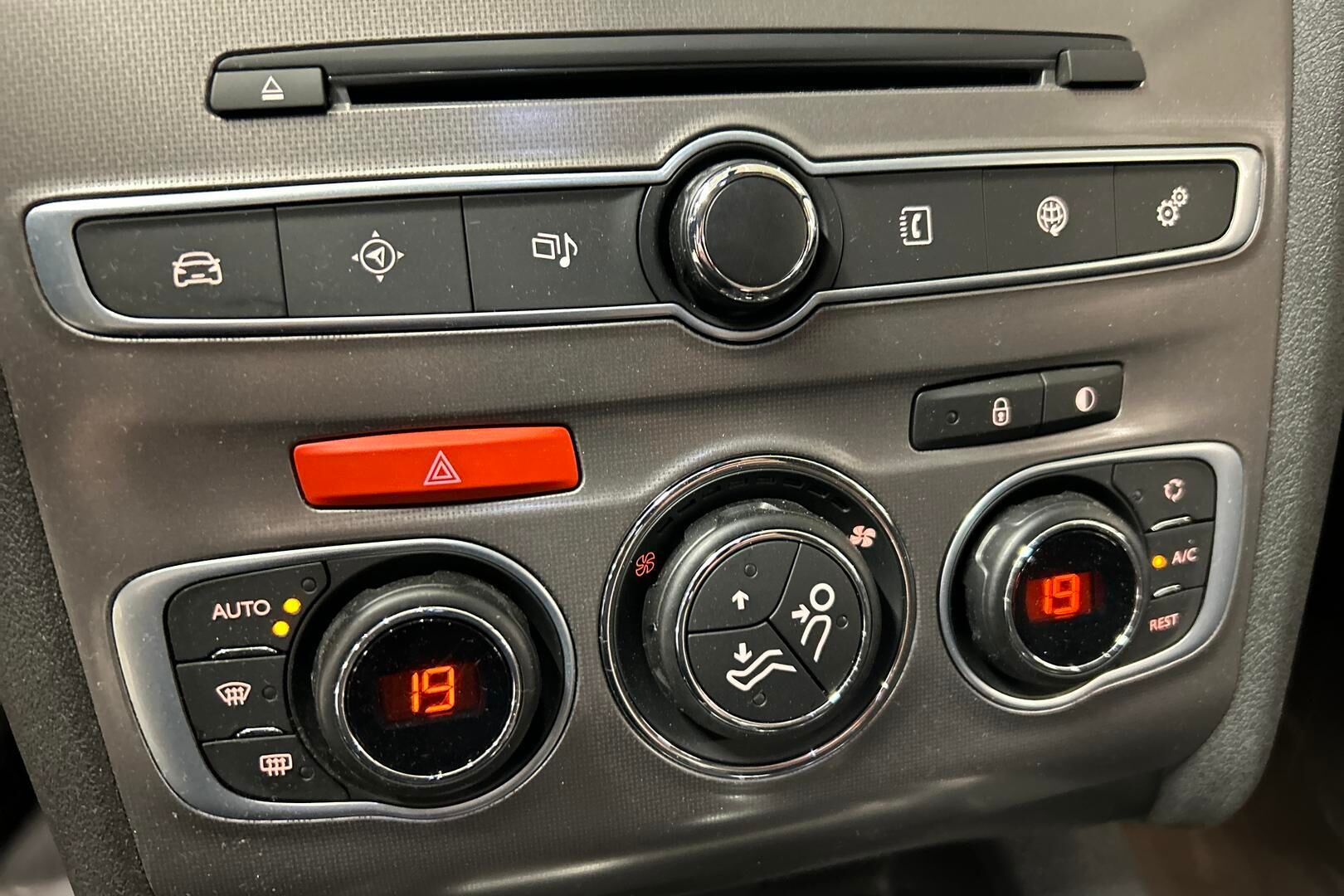 Citroen C4 iso kuva 22