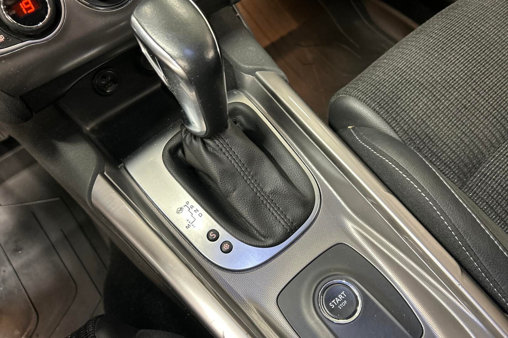 Citroen C4 iso kuva 23