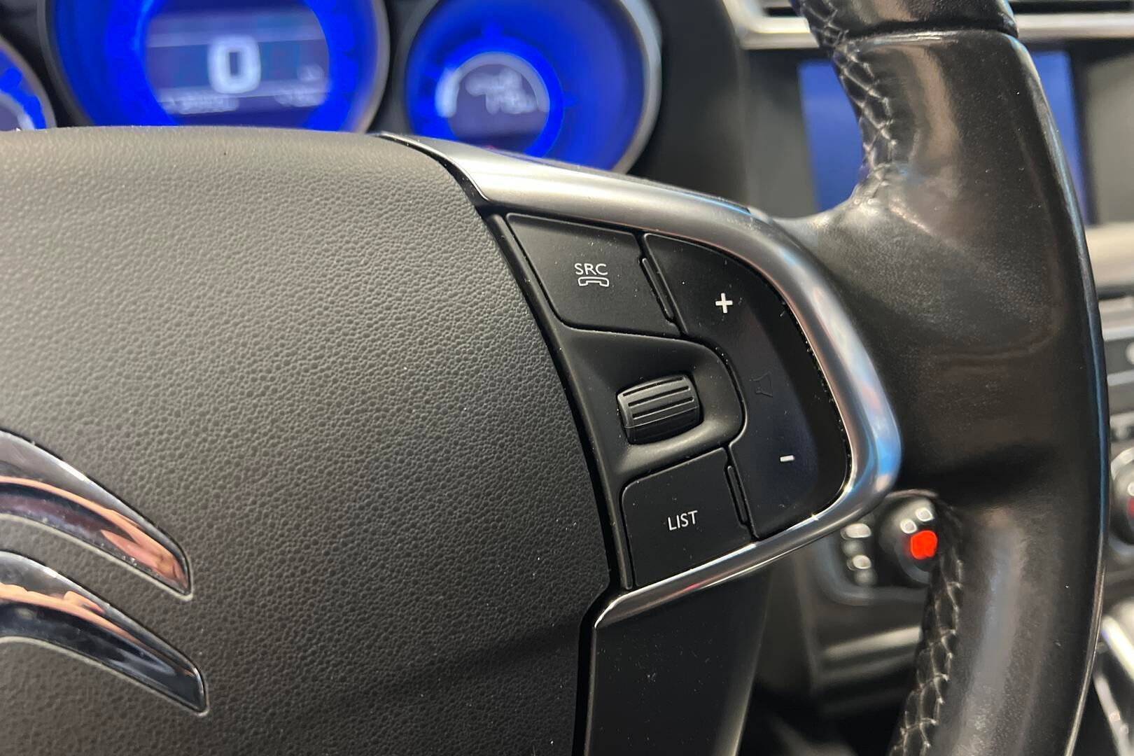 Citroen C4 iso kuva 17