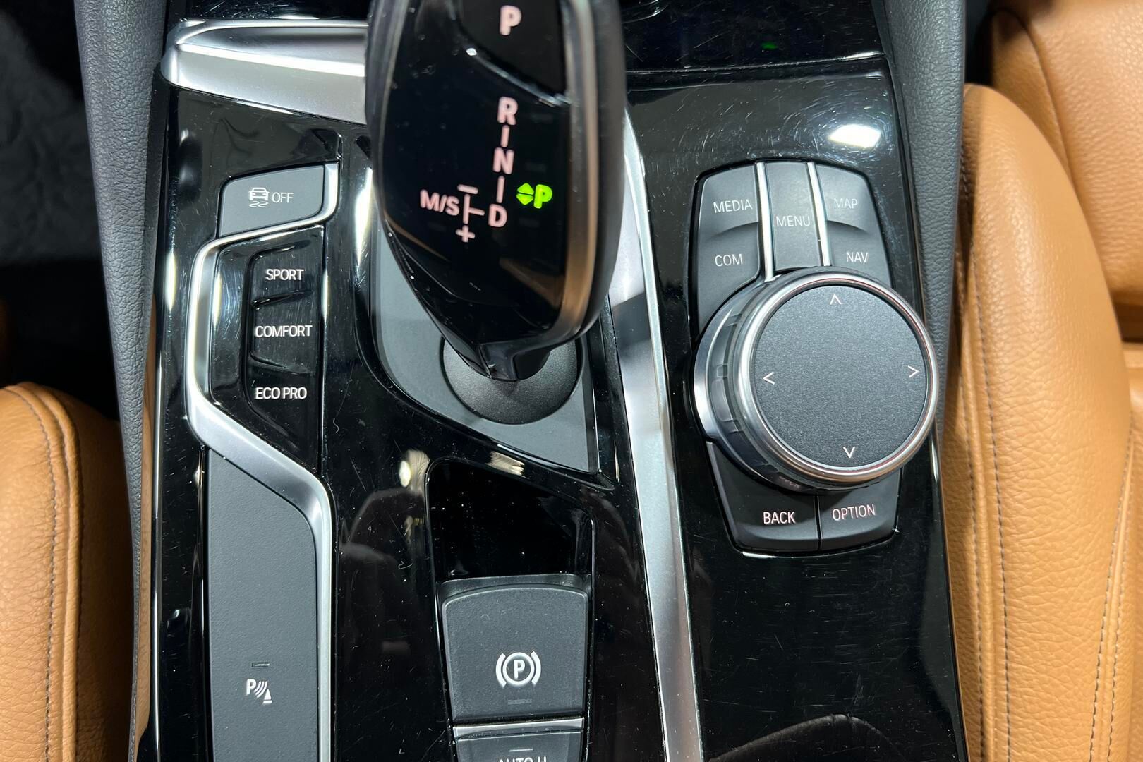 BMW 5-SARJA iso kuva 20