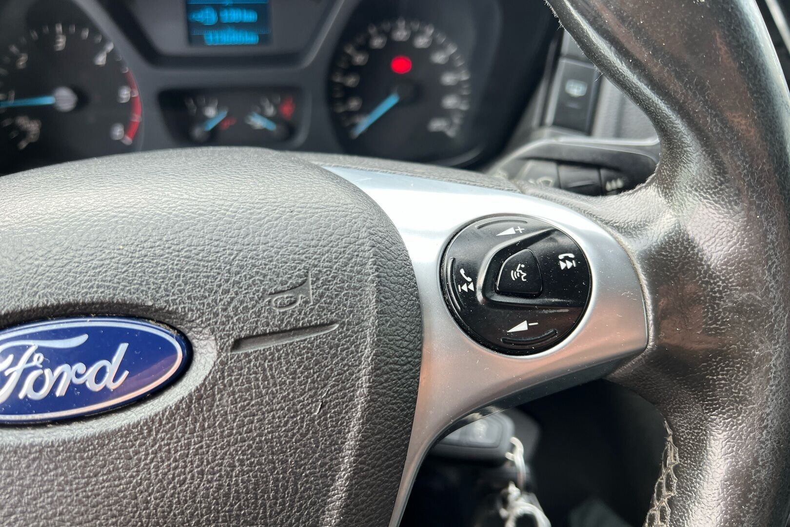 Ford Transit iso kuva 15
