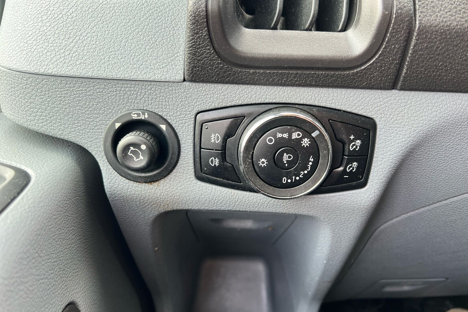Ford Transit iso kuva 16