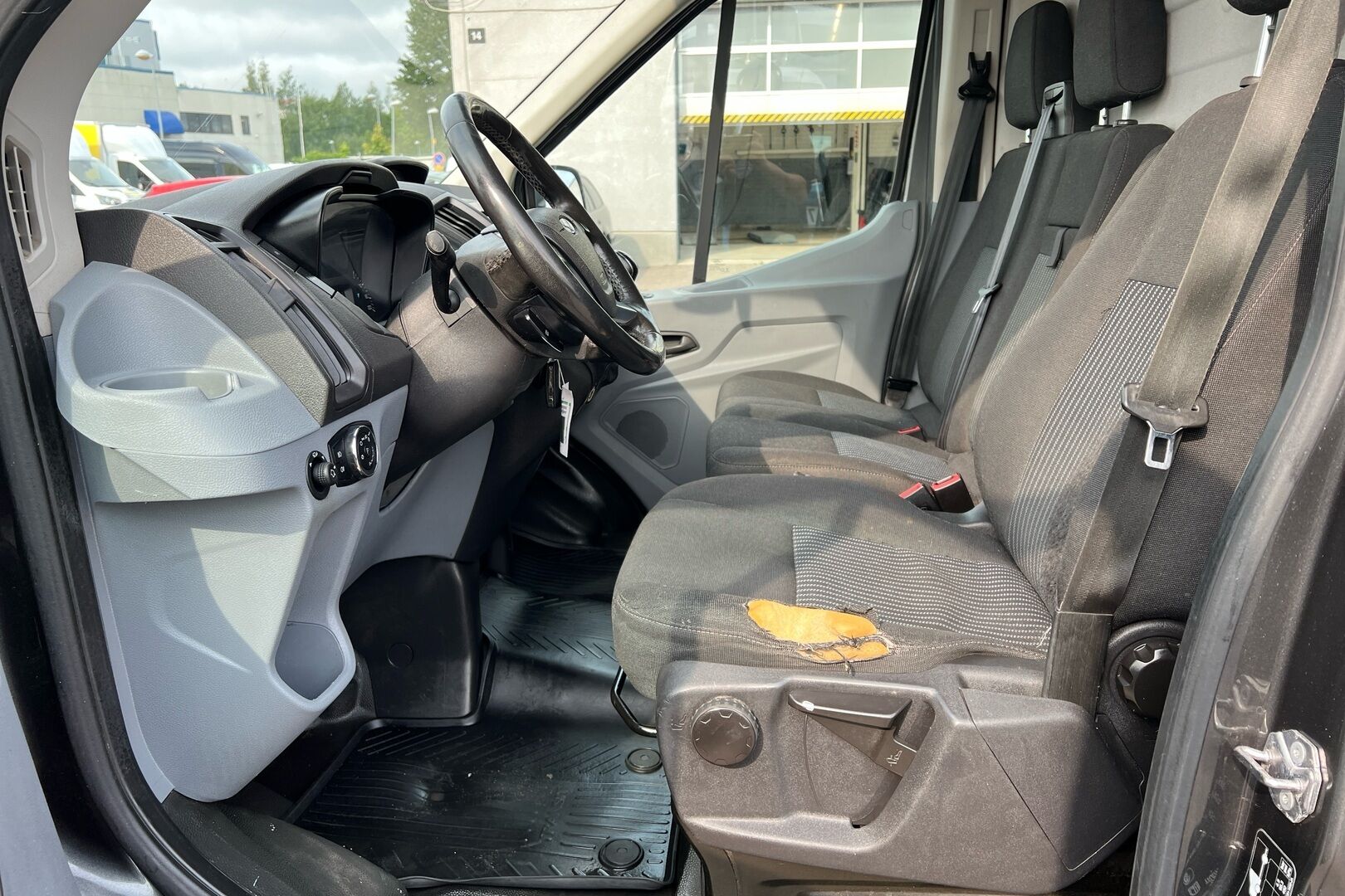Ford Transit iso kuva 7