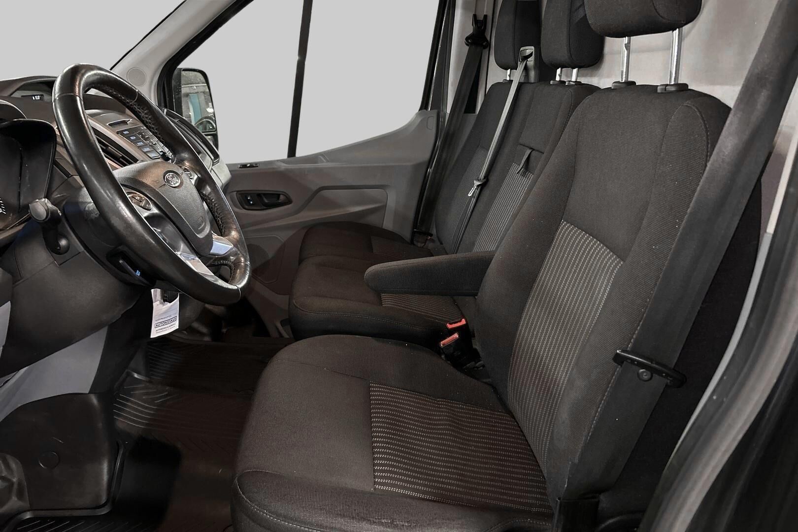 Ford Transit iso kuva 9