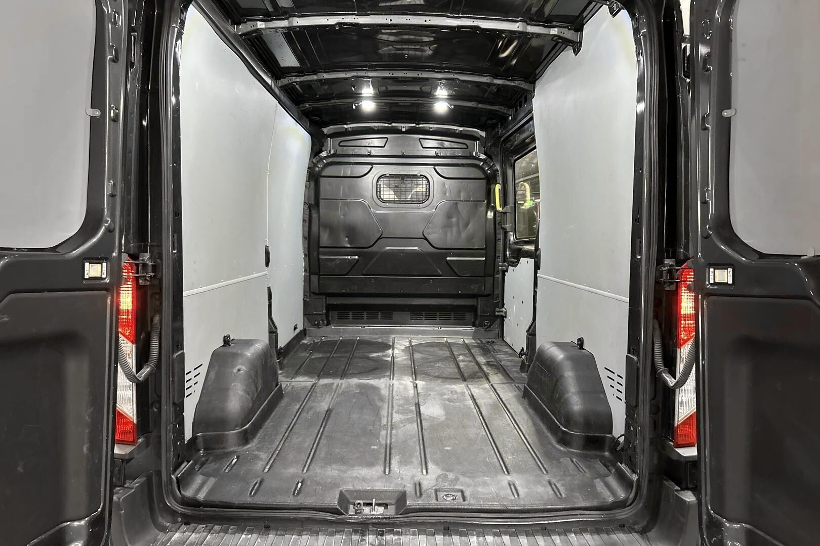 Ford Transit iso kuva 11
