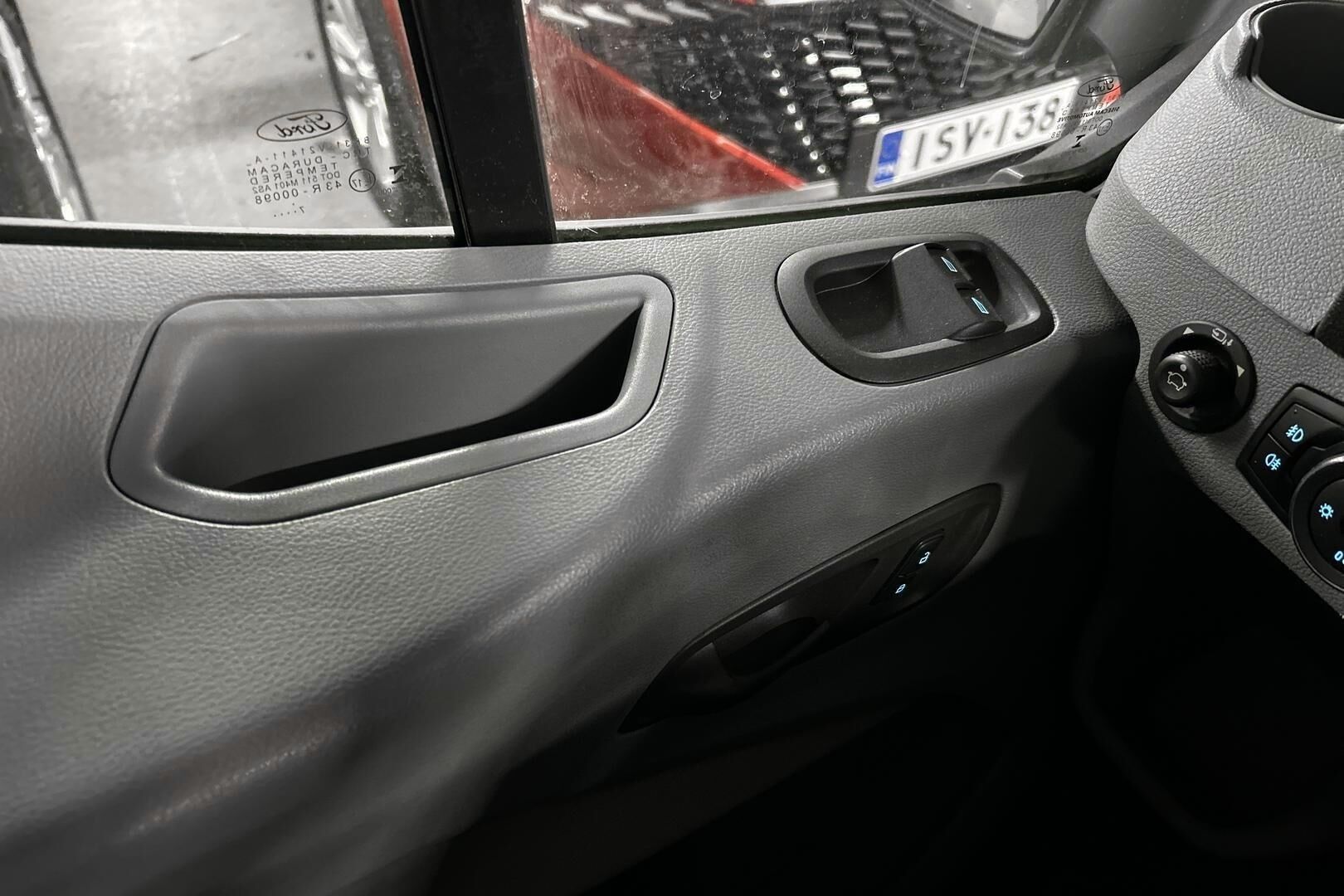 Ford Transit iso kuva 18