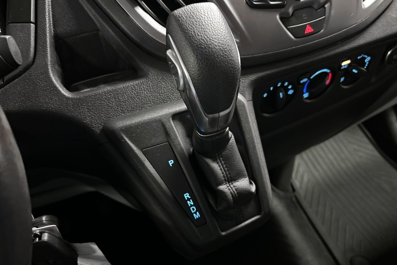 Ford Transit iso kuva 22