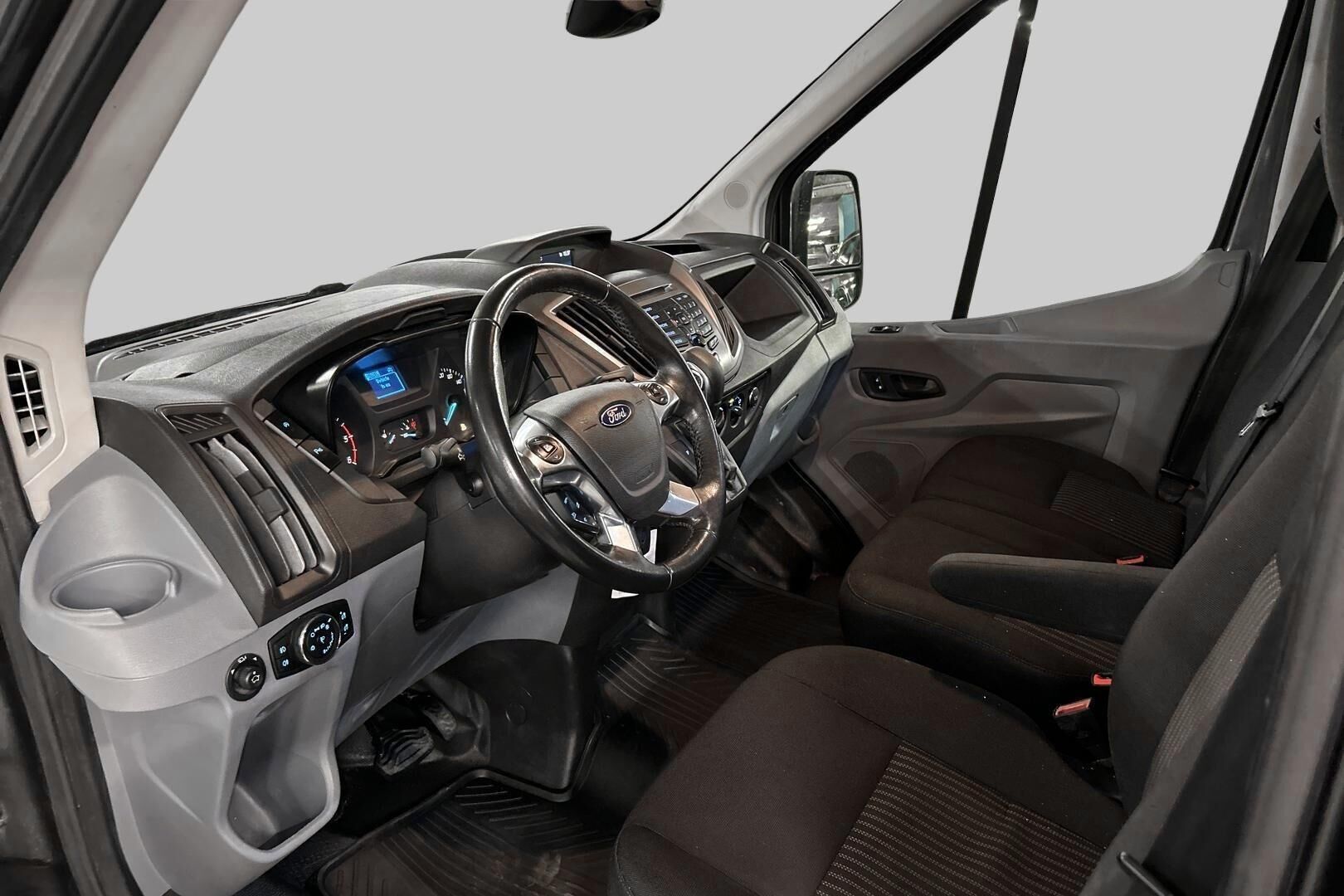 Ford Transit iso kuva 8