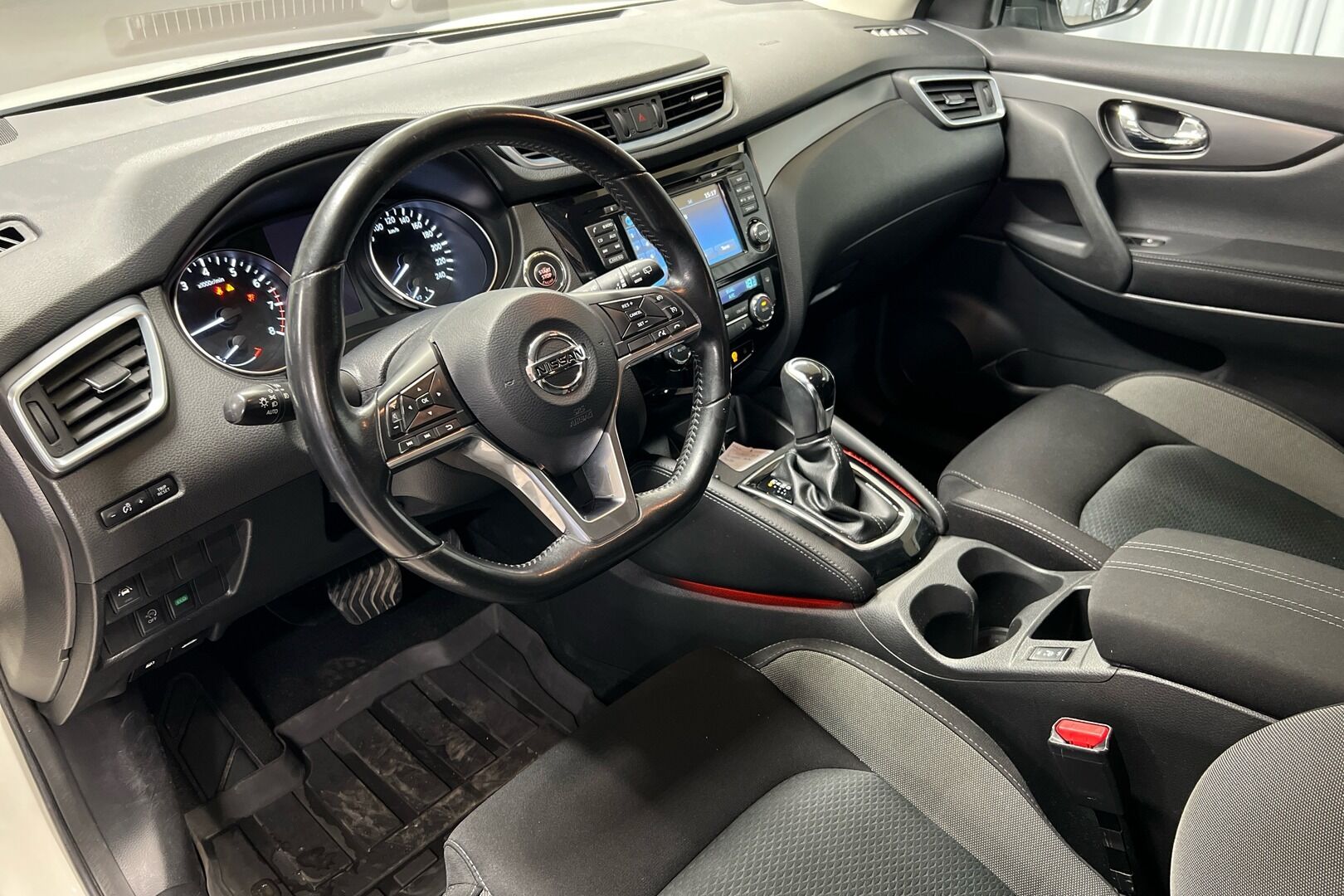 Nissan Qashqai iso kuva 6