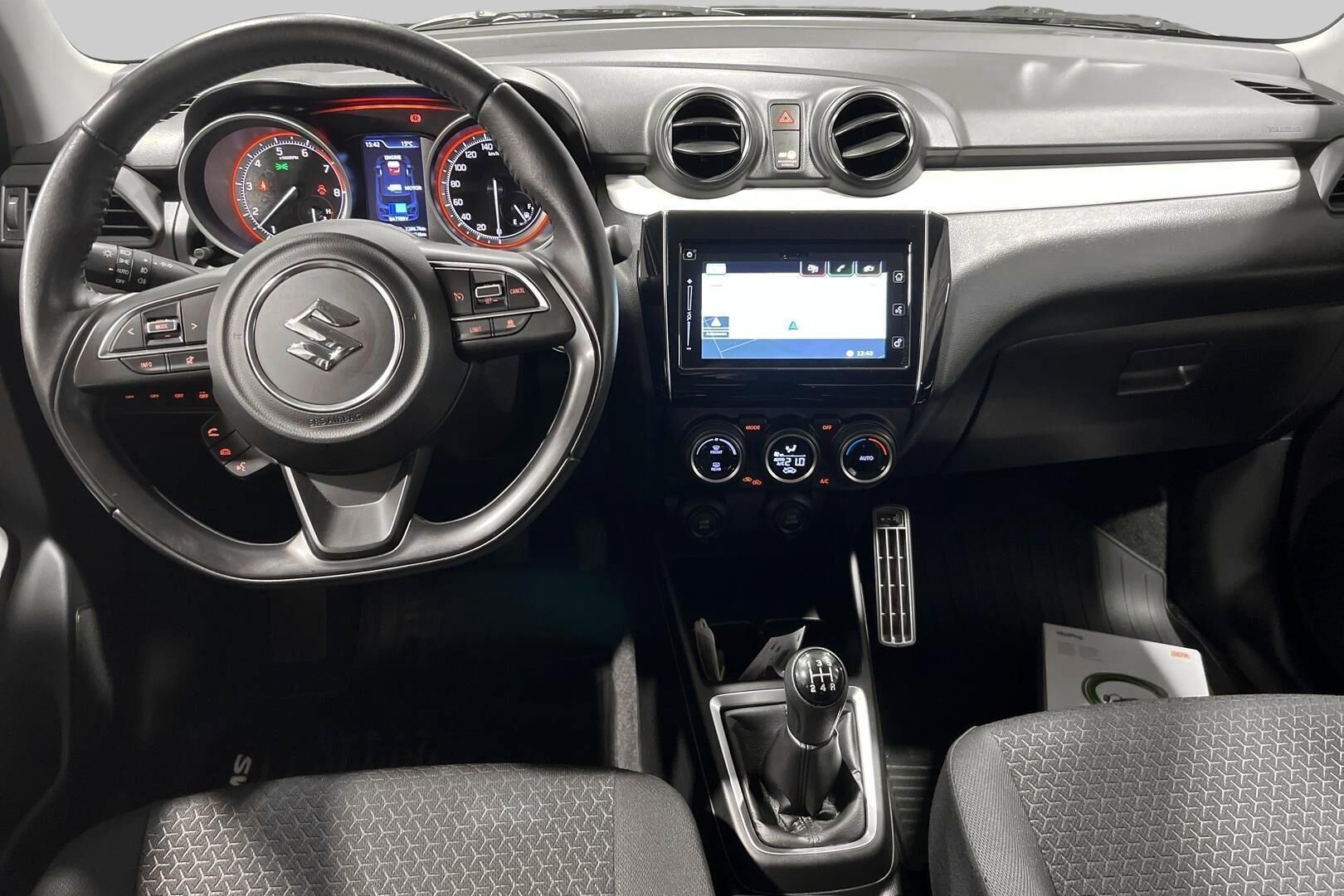 Suzuki Swift iso kuva 11