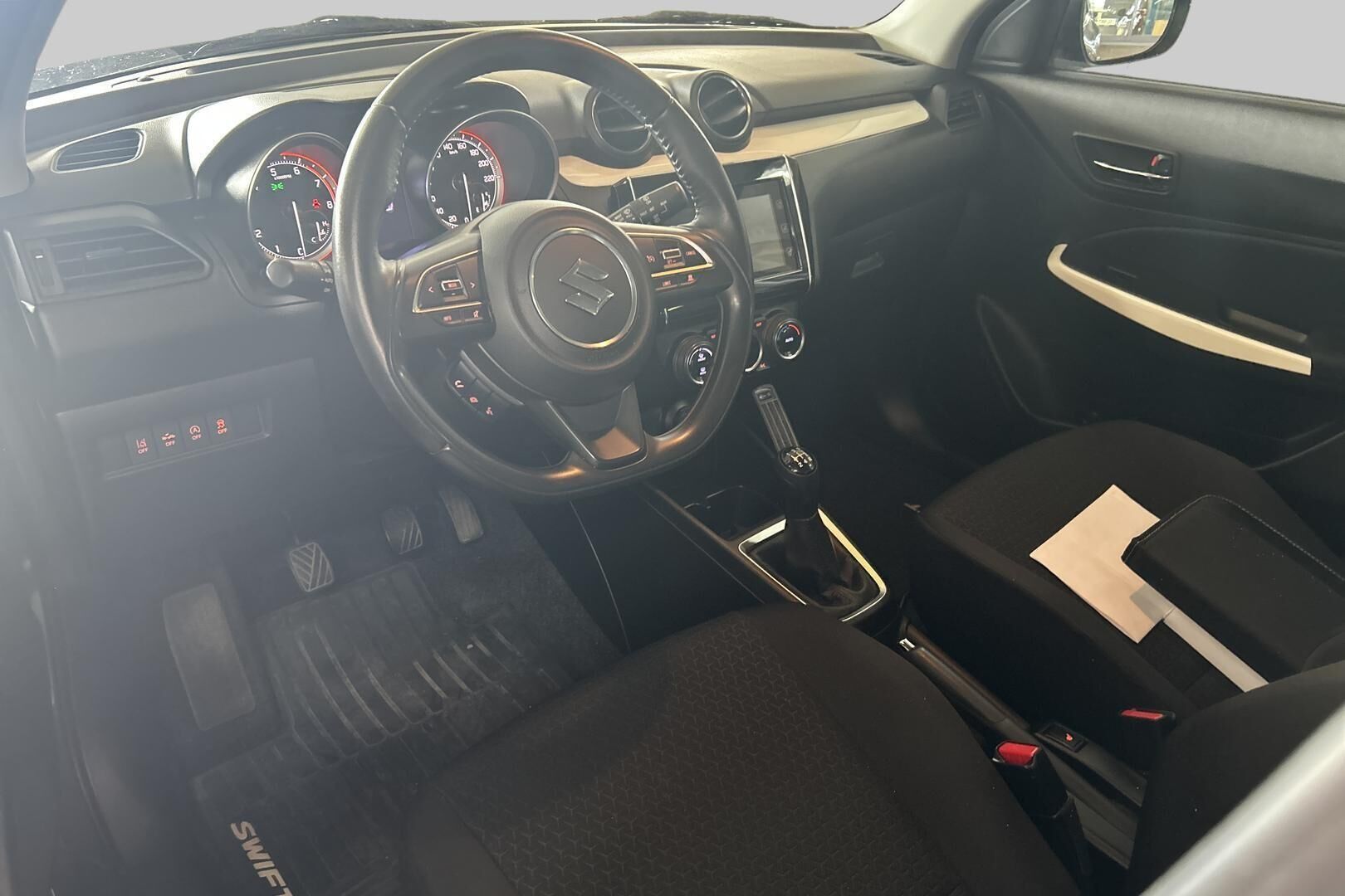 Suzuki Swift iso kuva 2