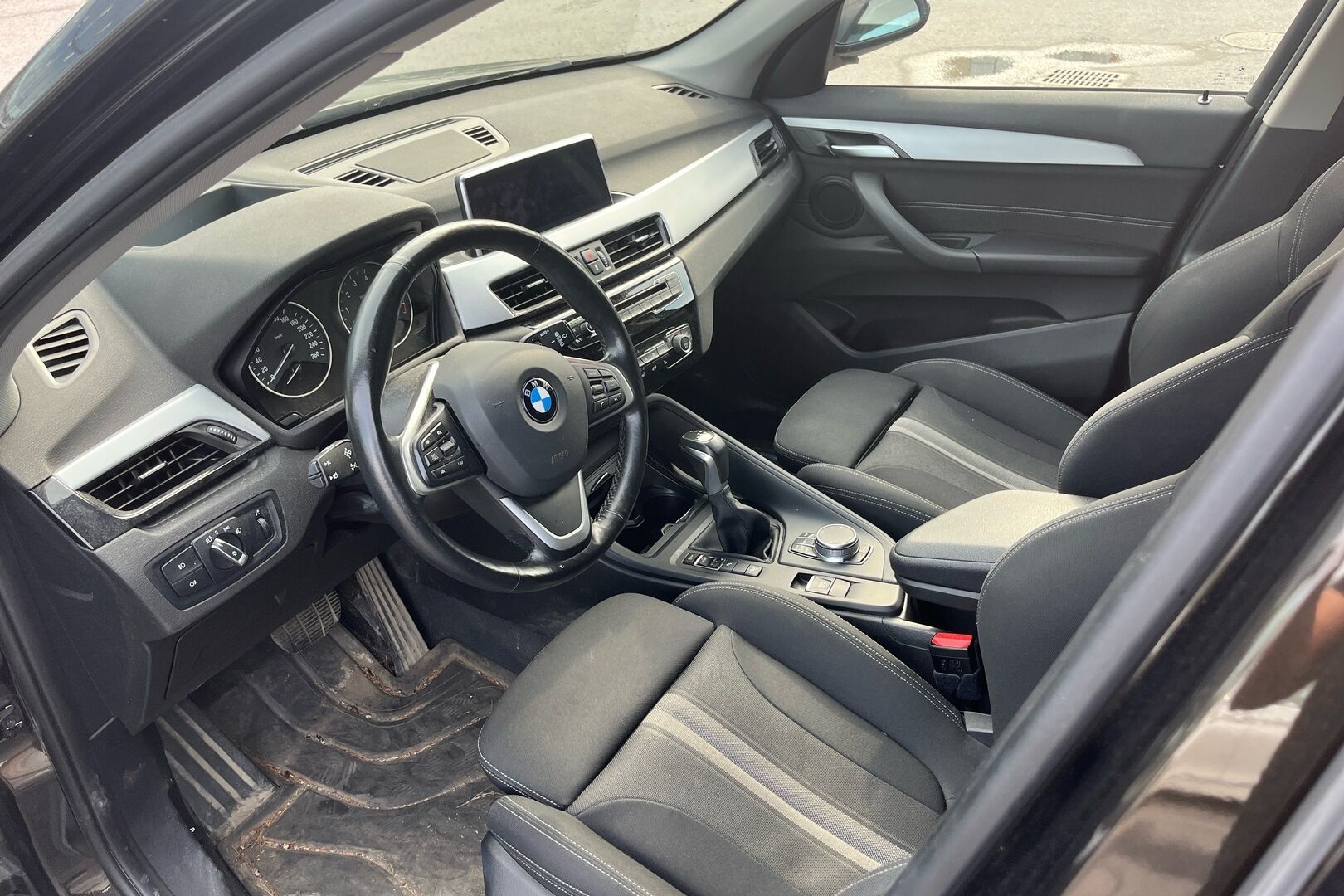 BMW X1 iso kuva 2