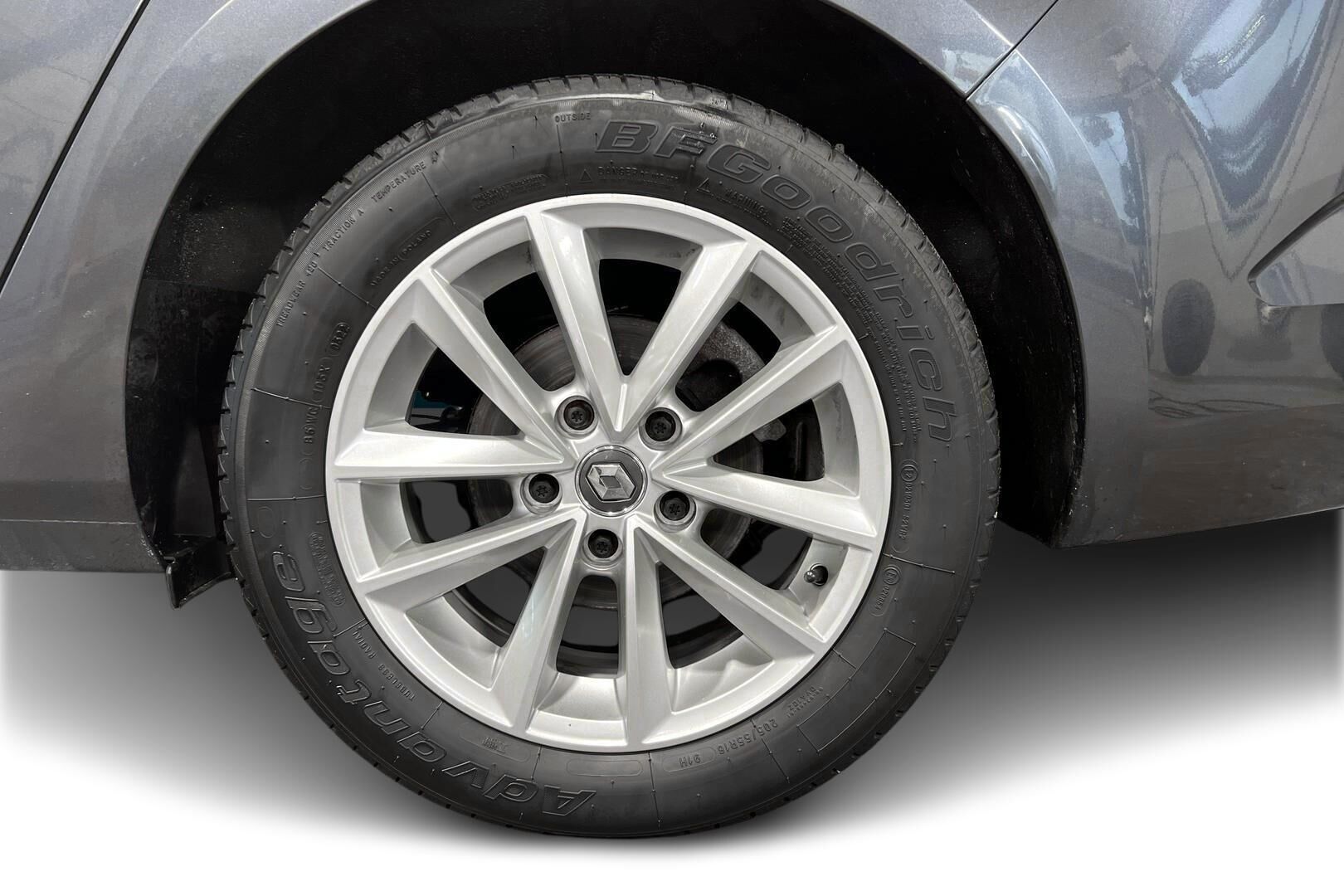 Renault Megane iso kuva 13