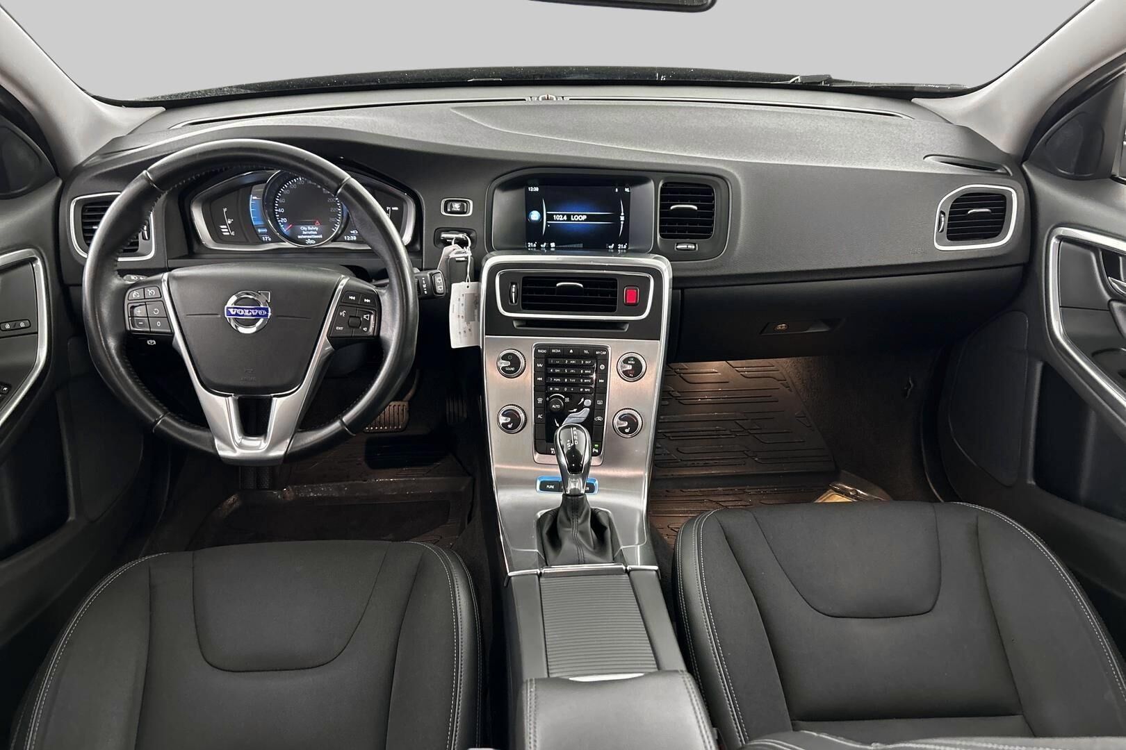 Volvo V60 iso kuva 10