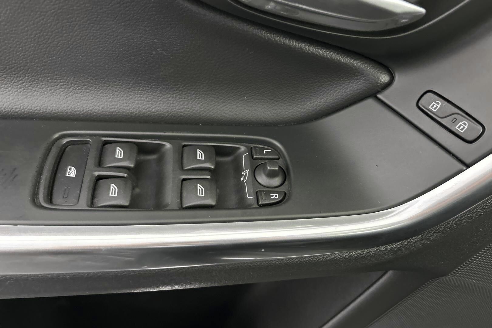 Volvo V60 iso kuva 21