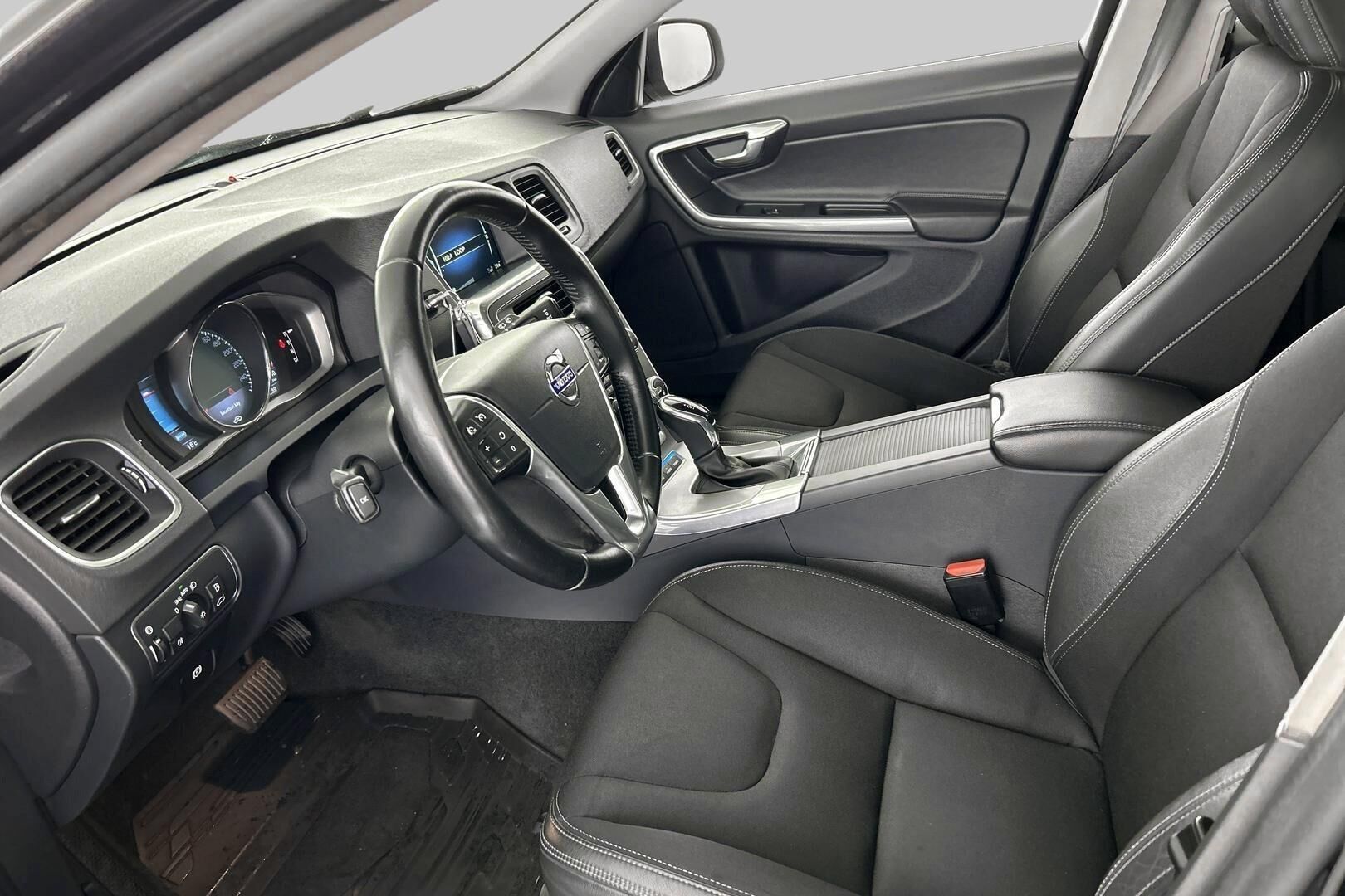 Volvo V60 iso kuva 8