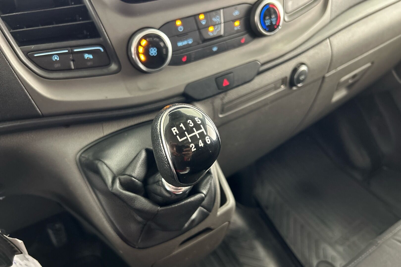 Ford Transit Custom iso kuva 7