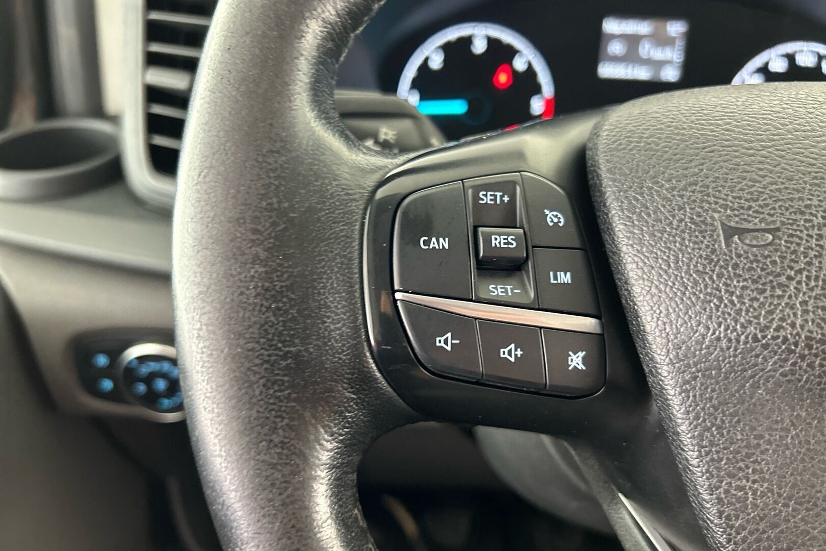 Ford Transit Custom iso kuva 22