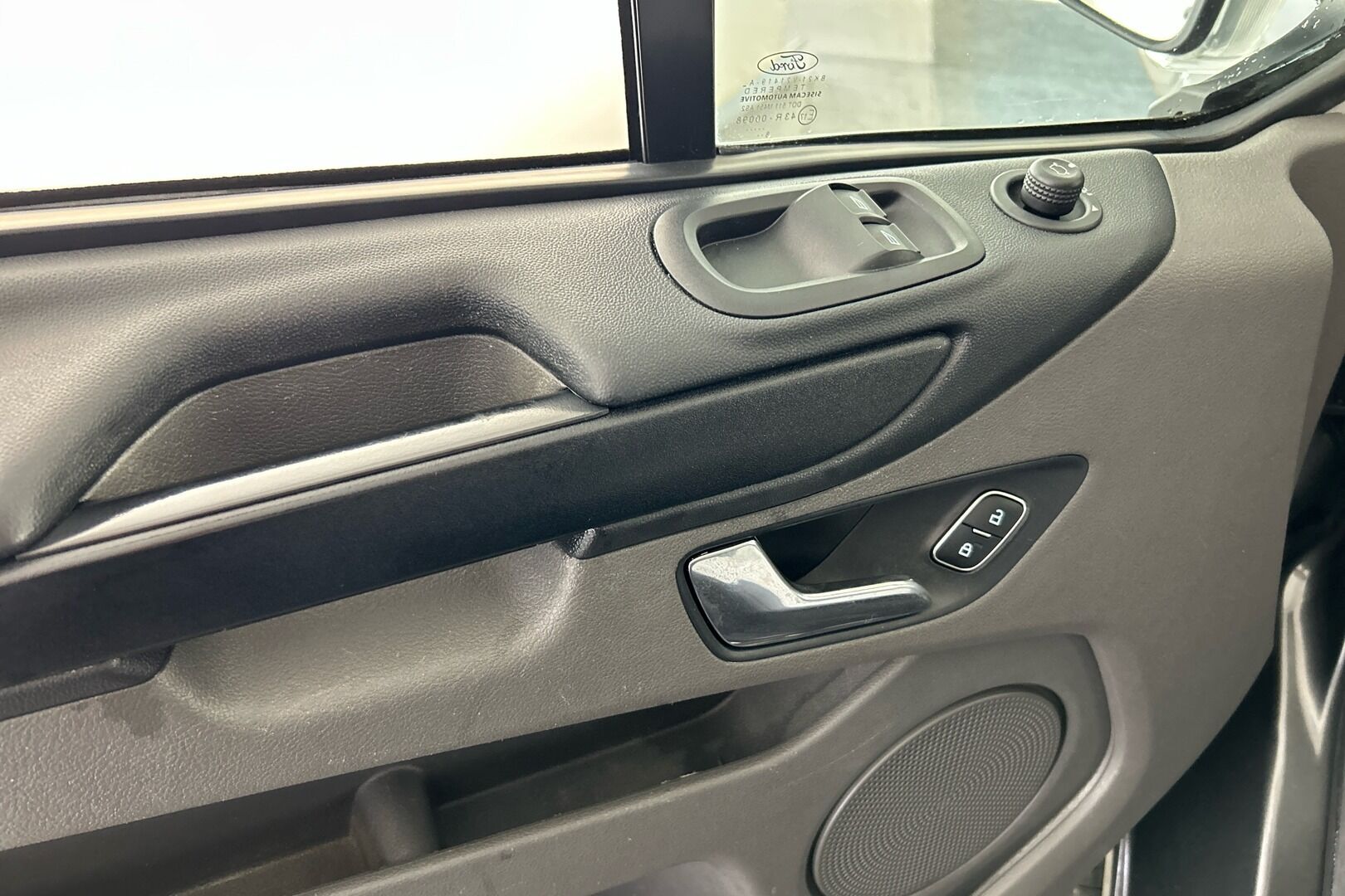 Ford Transit Custom iso kuva 10