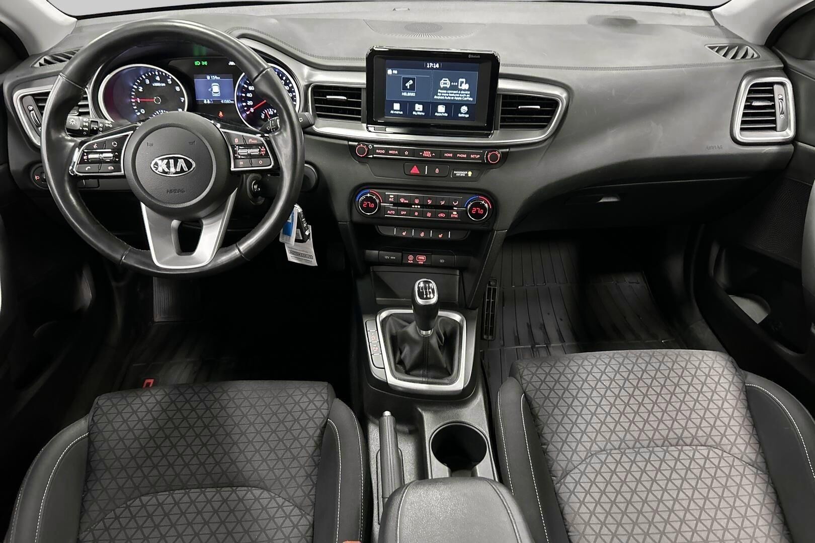 Kia Ceed iso kuva 24