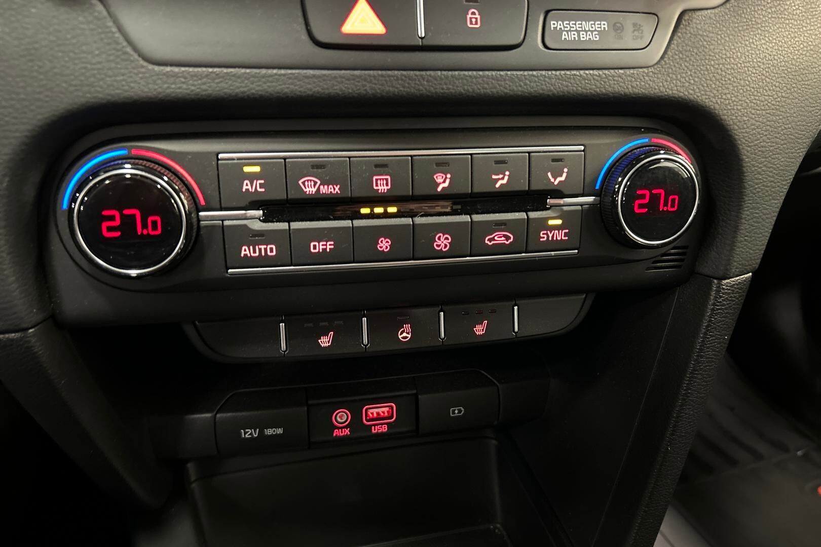 Kia Ceed iso kuva 16