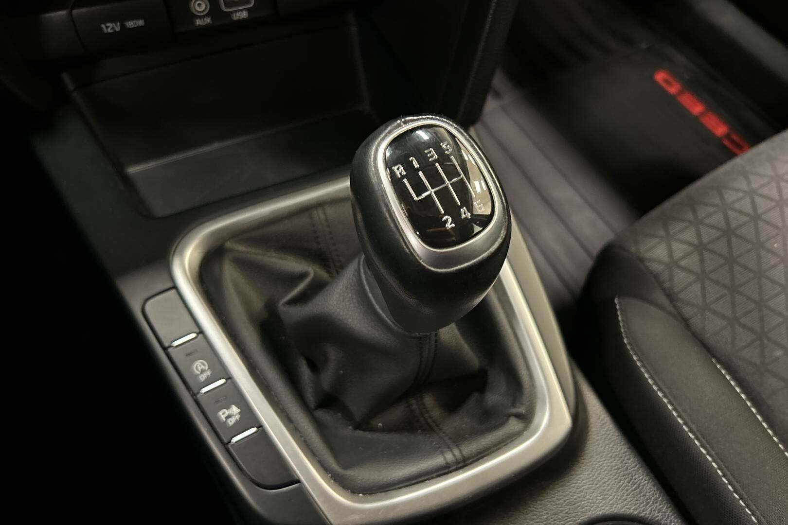 Kia Ceed iso kuva 17