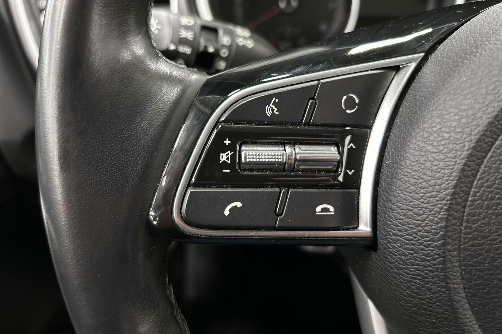 Kia Ceed iso kuva 18