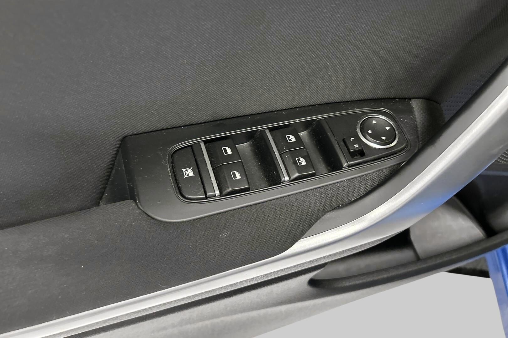 Kia Ceed iso kuva 21