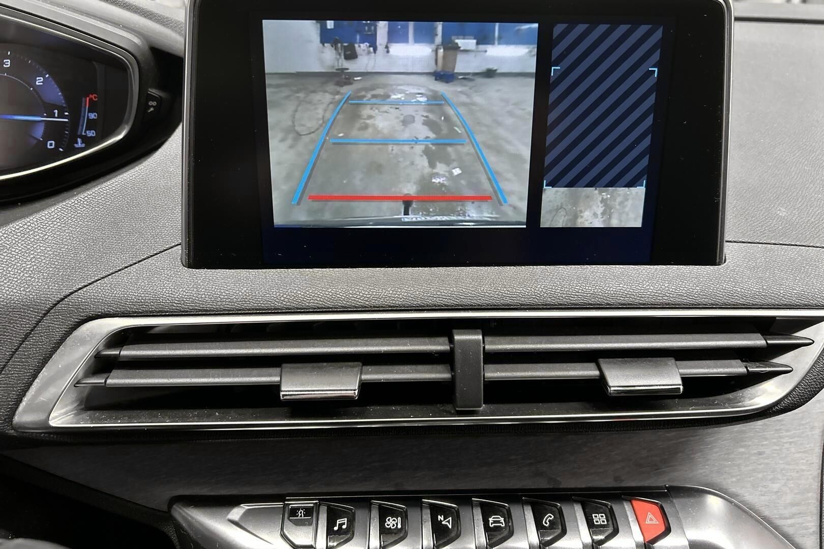 Peugeot 3008 iso kuva 17