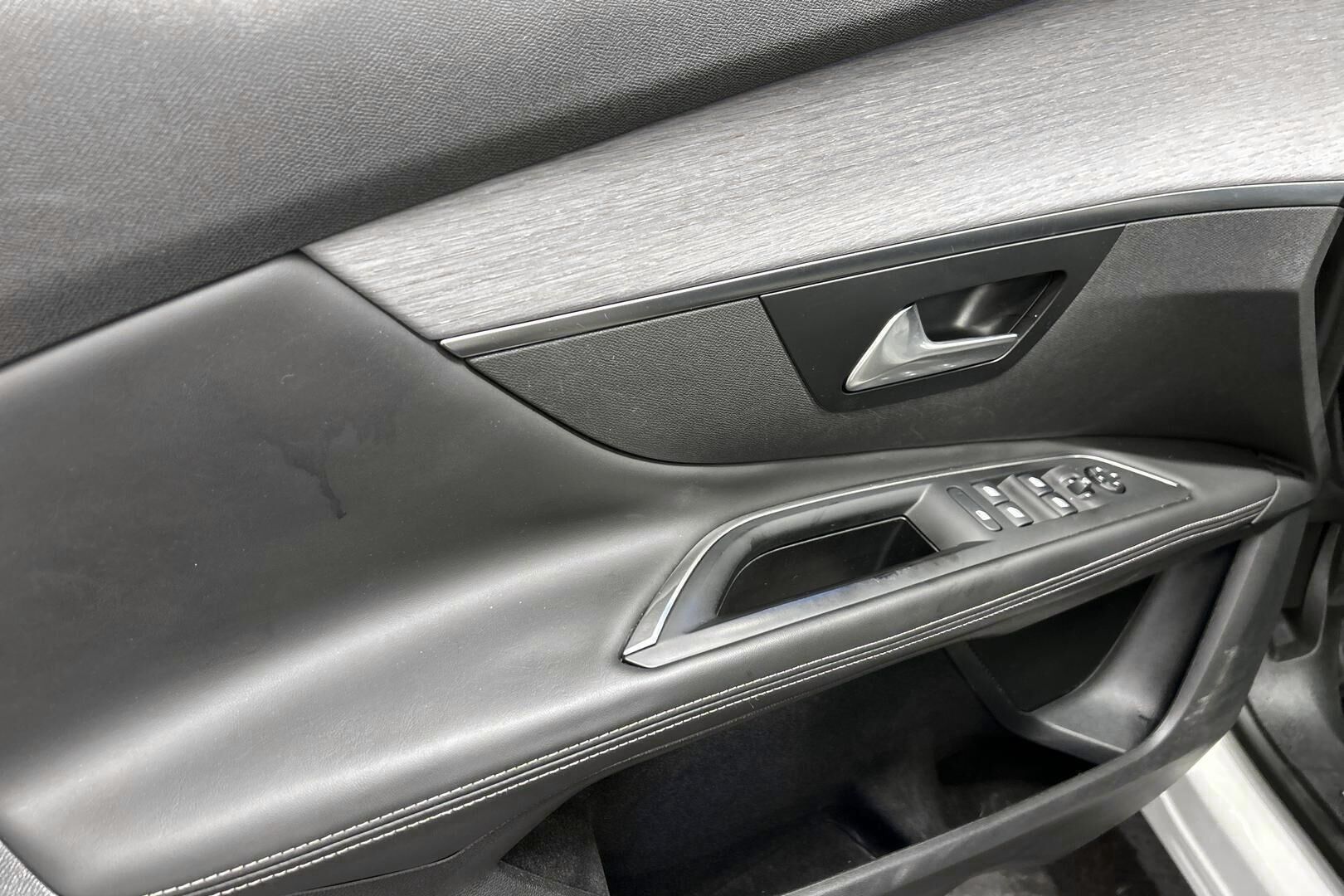 Peugeot 3008 iso kuva 22