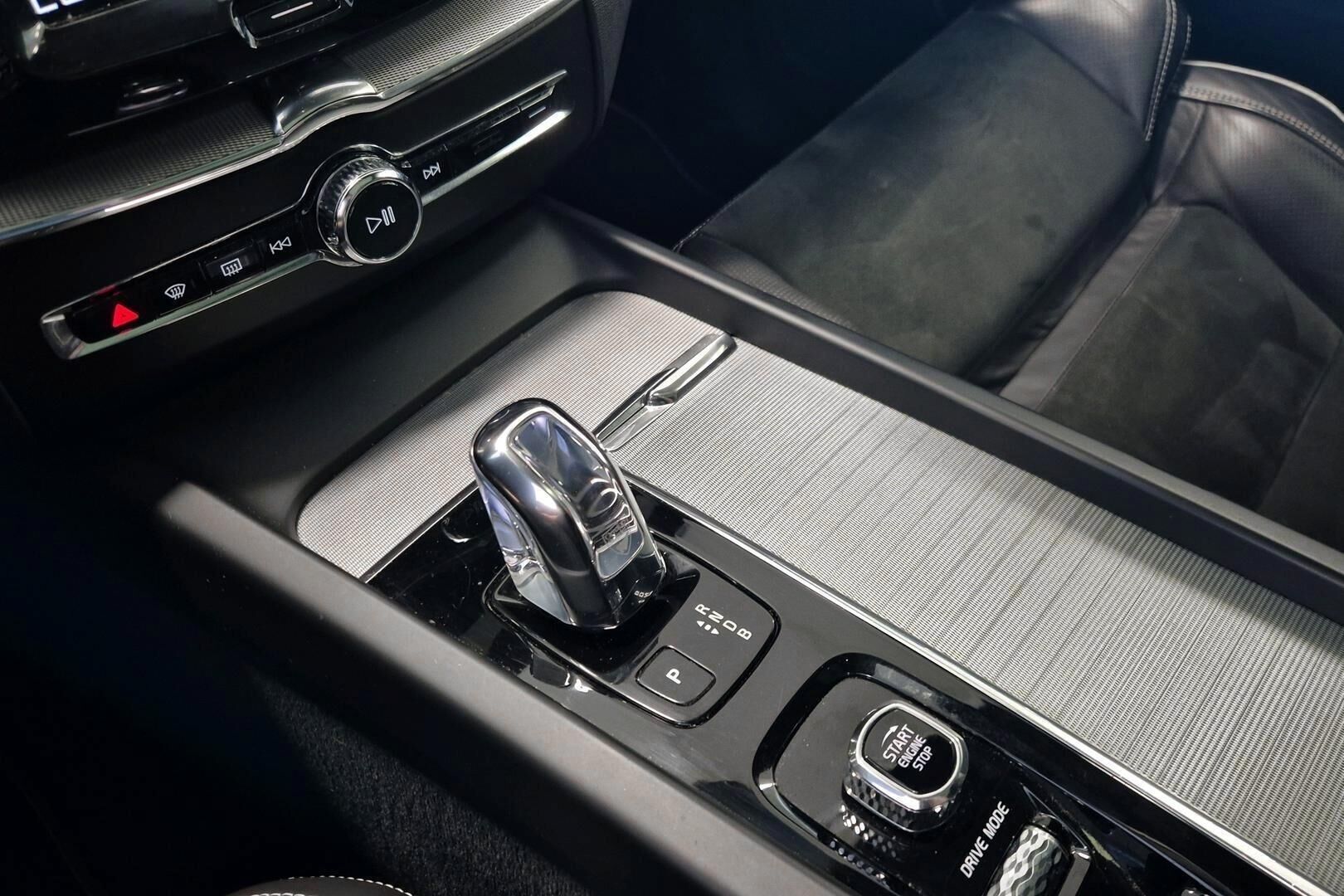 Volvo XC60 iso kuva 4