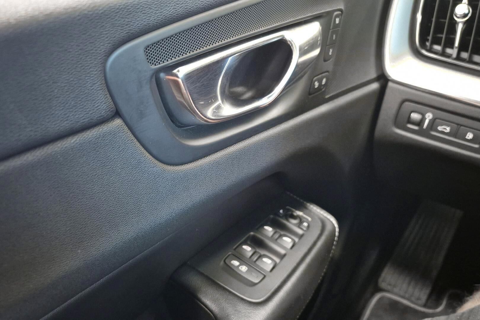 Volvo XC60 iso kuva 5